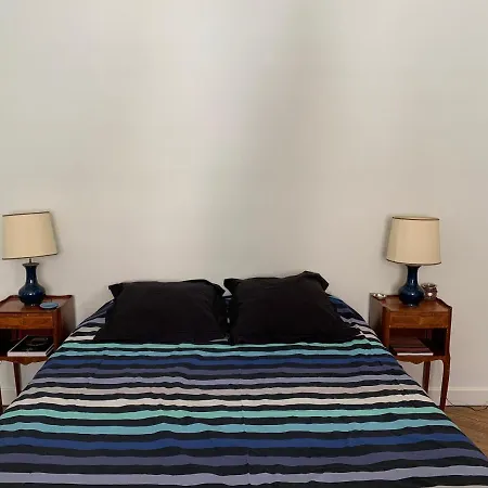 Superbe Pied A Terre Parisien